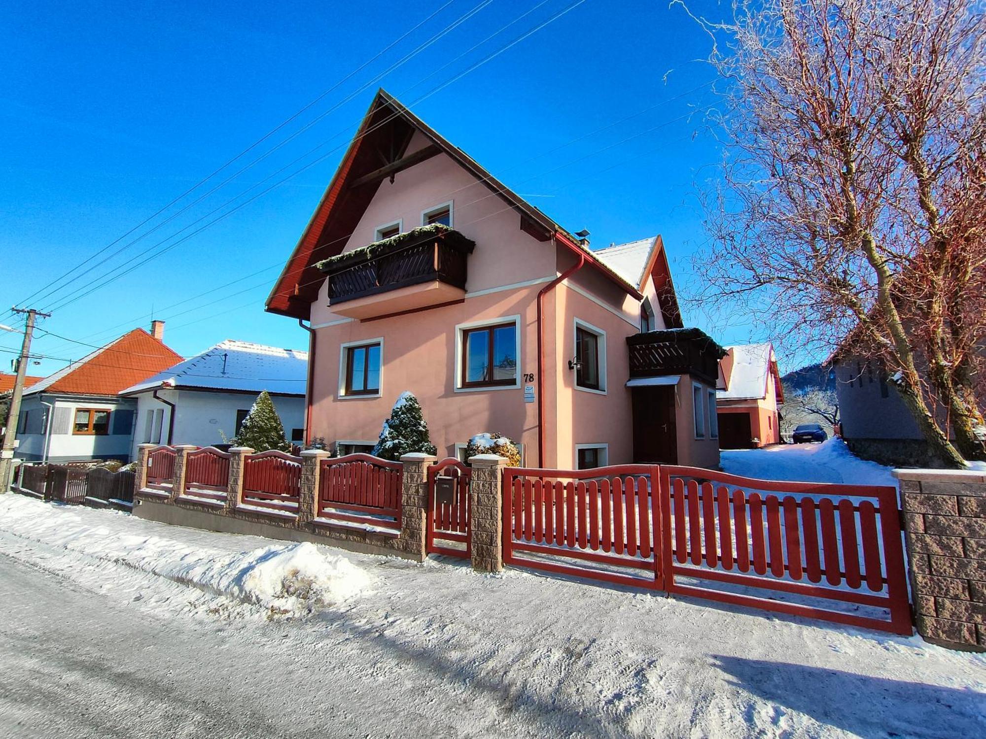 Villa Agami T à Pavčina Lehota Extérieur photo